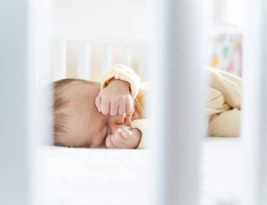tour de lit bébé dans le lit