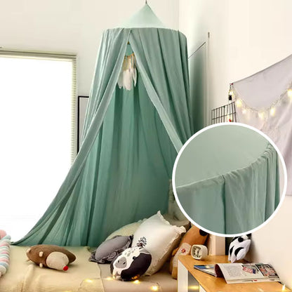 Ciel de lit vert sur lit accroché