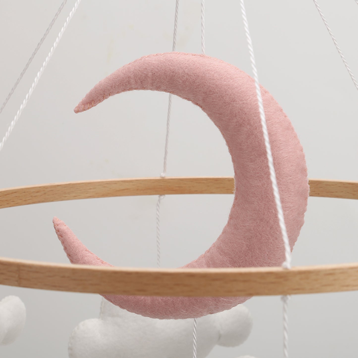 mobile bébé pour lit biche lune