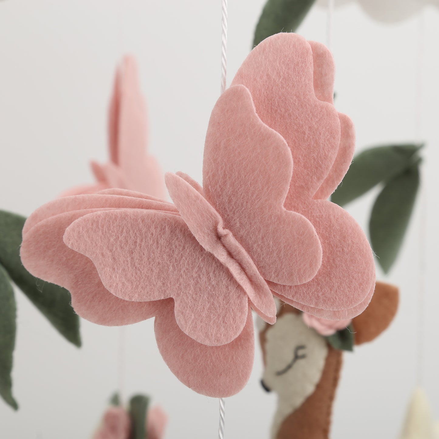 mobile bébé pour lit biche papillon