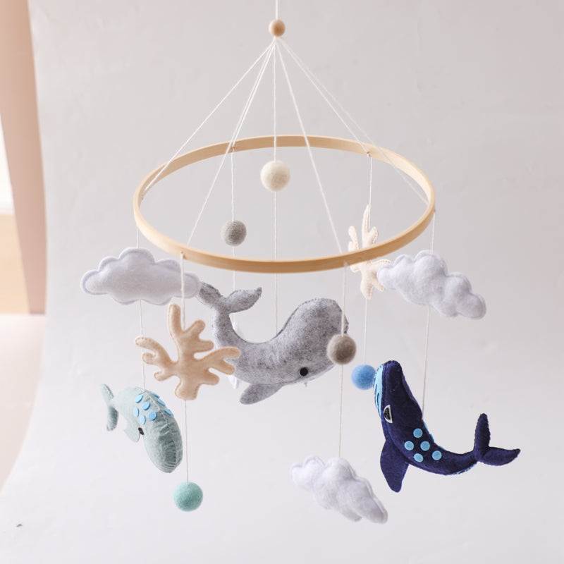 mobile bebe reve aquatique baleine tournent