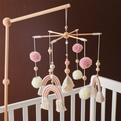 mobile pour bébé macramé rose accroché