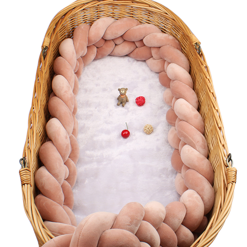 tresse de lit bébé vieux rose dans berceau